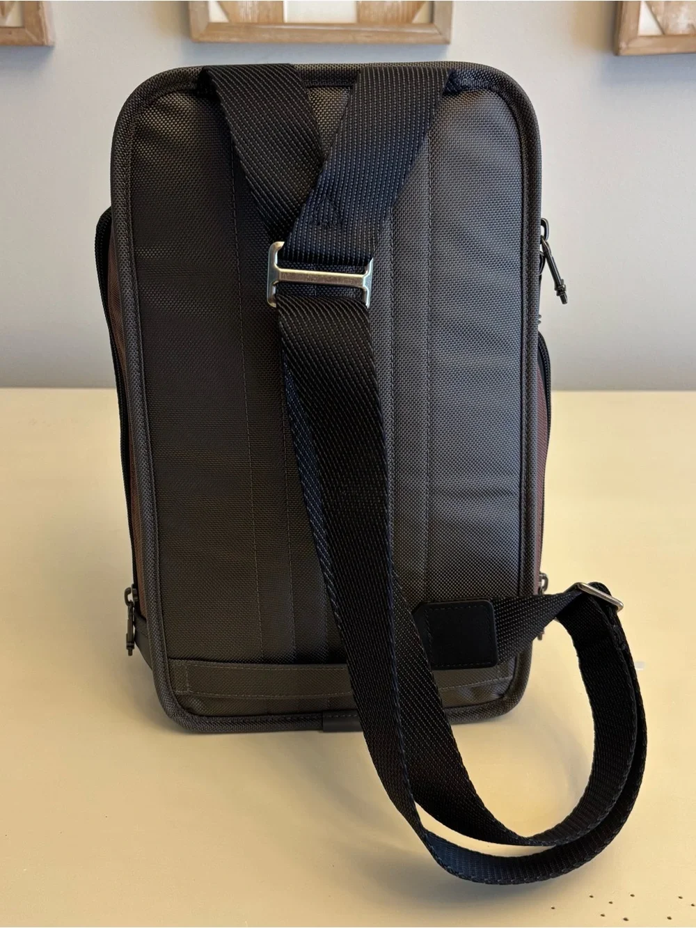 Tumi Higgins men’s sling pack brown NEW